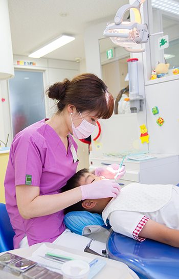 子供の定期的な予防歯科検診